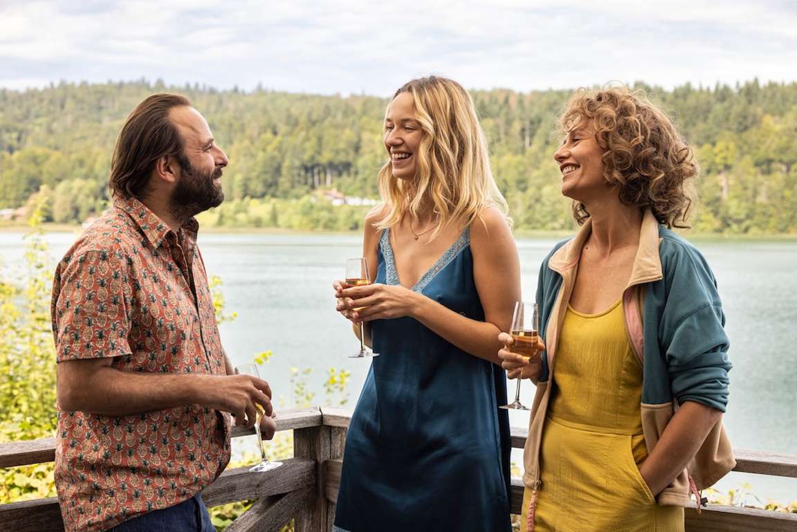 Feminismus für Anfänger: Remis Arbeitskollegin Patricia (Cécile De France) eröffnet der erst kürzlich zum Leben erwachten Audrey (Zoé Marchal) neue Perspektiven aufs Frau-sein. © Neue Visionen Filmverleih